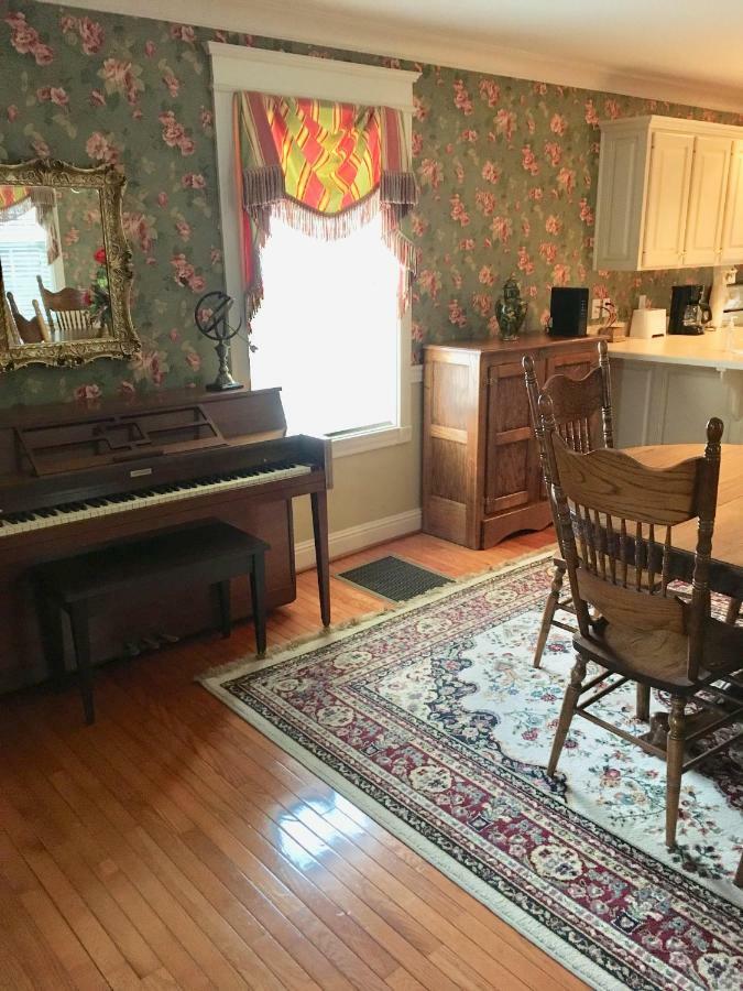 Villa Downtown Abode In The Heart Of The Bourbon Trail Lebanon Exterior foto