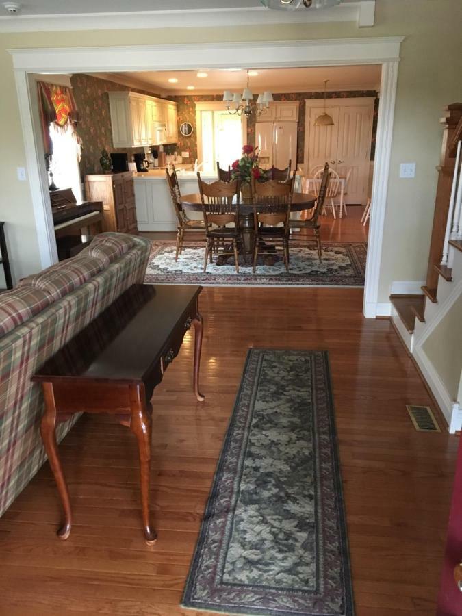 Villa Downtown Abode In The Heart Of The Bourbon Trail Lebanon Exterior foto